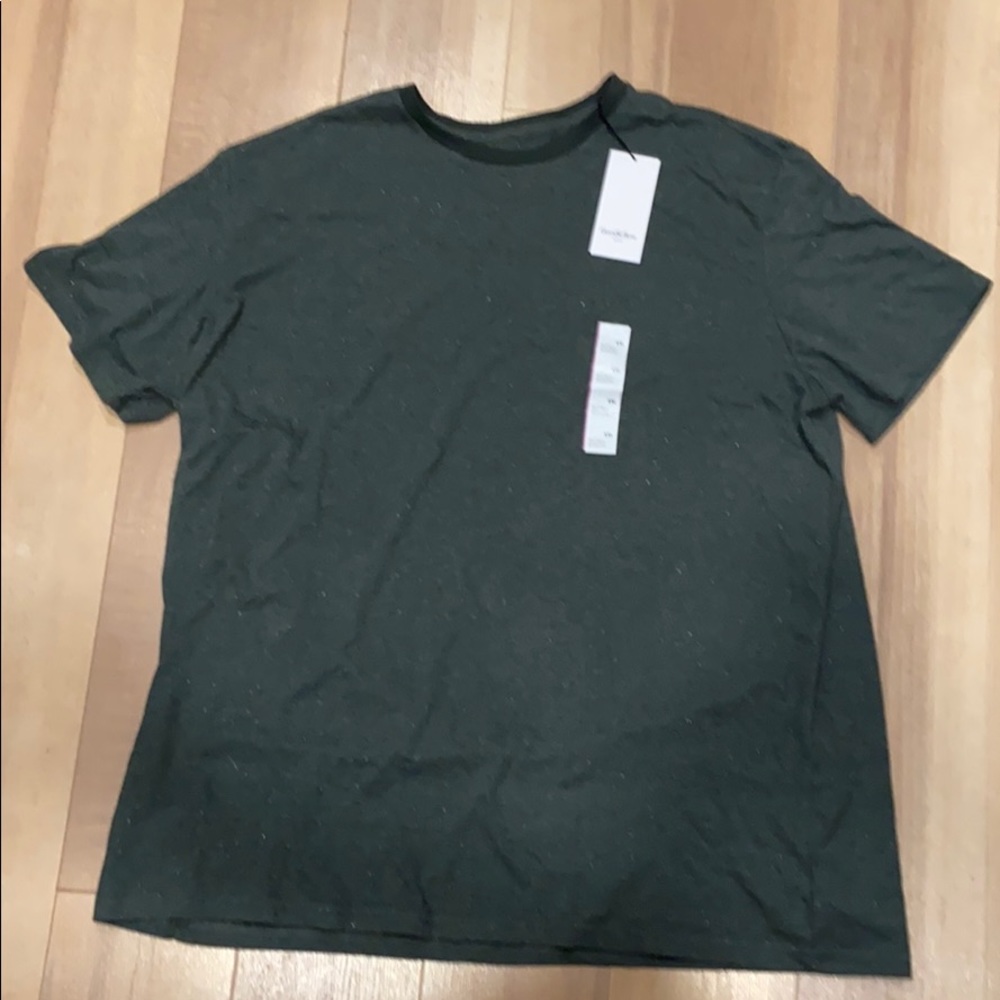 Men’s green shirt with white specks